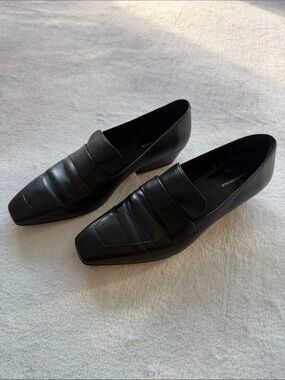 Banana Republic Women’s Black Leather Slip-On Loafers